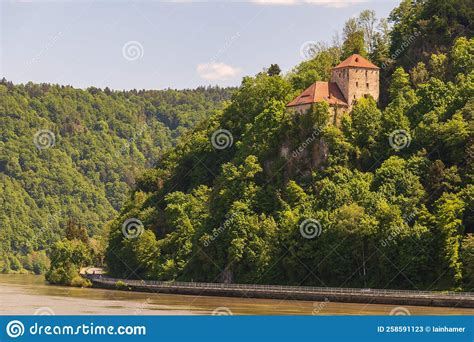 Krampelstein Krampelstein Kasteel Aan De Oevers Van De Donau In Austri