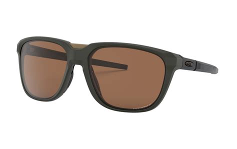 Oakley's new Anorak sunglass features a sleek evolution of their fog ...