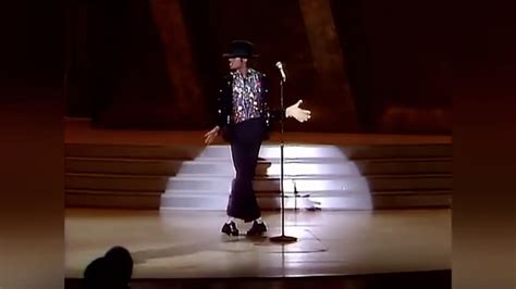 Michael Jackson Billie Jean Live Moonwalk