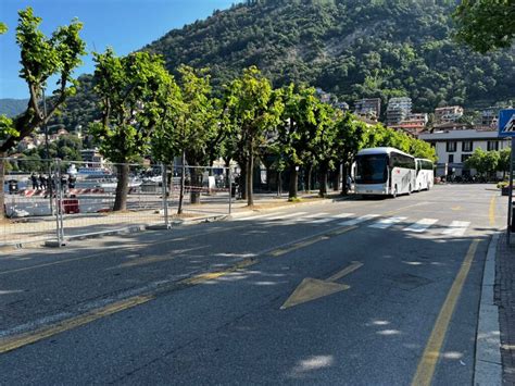 Bus Turistici In Sosta Sul Lungolago Ironia Del Lettore Questo