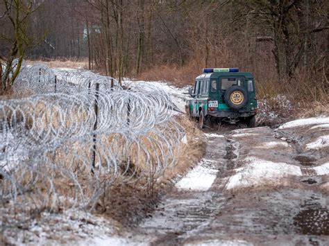 Incydent przy granicy z Białorusią Migranci rzucali kamieniami w