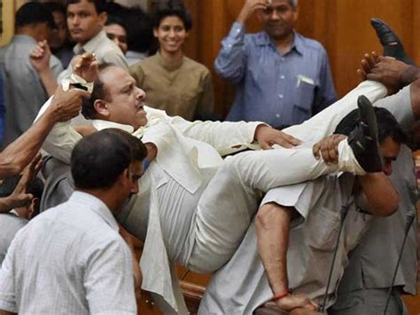 Vijender Gupta Marshalled Out Of Delhi Assembly Oneindia News