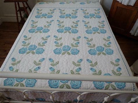 Lovely Vintage Blue And White Embroidered Roses Quilt 92x76 In 2021