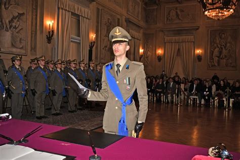 Esercito Accademia Militare Giurano Gli Ufficiali Del 202 Corso