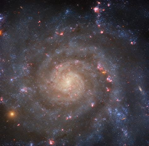 El Telescopio Espacial Hubble Observa La Galaxia Espiral Intermedia Ic