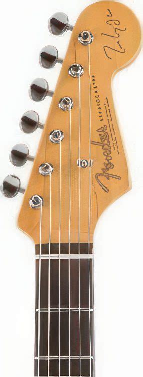 Fender Stratocaster Artist - MARK KNOPFLER STRATOCASTER Guitar Review @TopGuitars.info