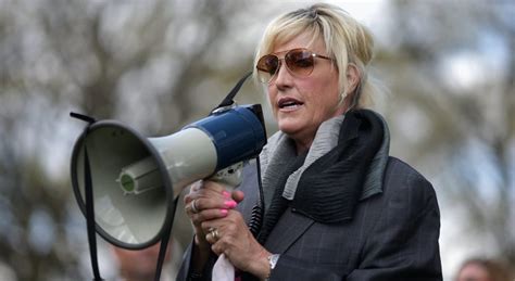 Erin Brockovich Says Us Is Now In A Water Crisis Far Worse Than People