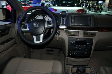 2012 Volkswagen Routan - Information and photos - MOMENTcar