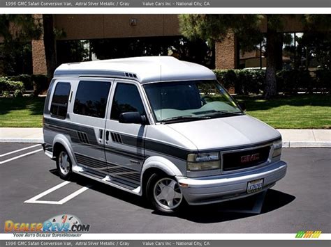 Front 34 View Of 1996 Gmc Safari Conversion Van Photo 2