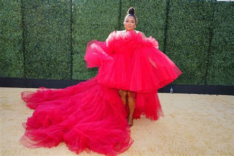 Only Lizzo Could Twerk In The Worlds Biggest Ballgown At The 2022 Emmys