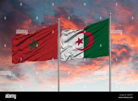 Drapeau Du Maroc Et De Lalgérie Qui Agite Ensemble Dans Le Bleu Ciel