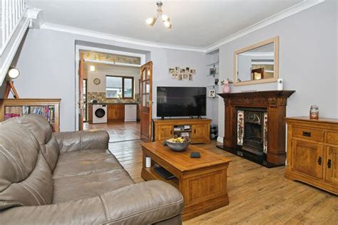 Pretoria Road Tonyrefail Porth Cf39 3 Bedroom Terraced House For