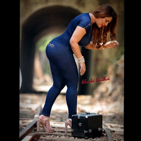 Khushi Gadhvi Hot Pictures And Videos