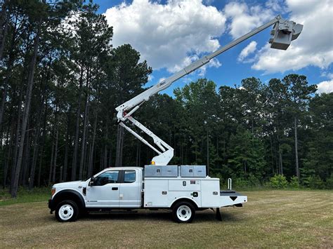 Ford F Xlt Bucket Truck Boom Bucket Truck Altec At G Boom