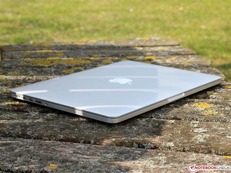 Kindisch Vorsitzende Arktis Mac Book Pro Im Fall Leck Ebbe