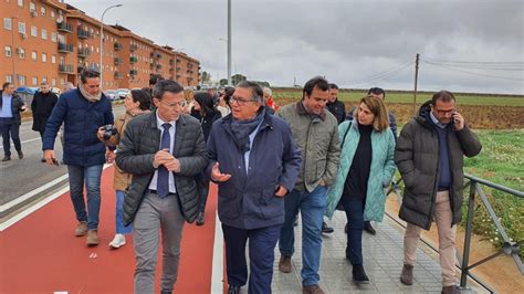 Ramírez y Gallardo inauguran la travesía de la carretera de La Fuente