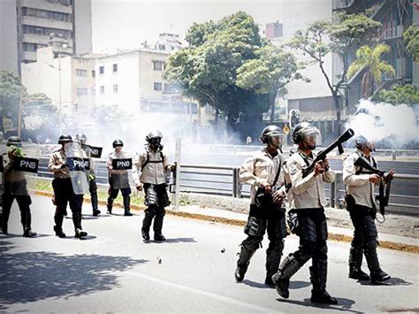 Aumenta La Violencia En Venezuela PolicÍa Reprime A Manifestantes