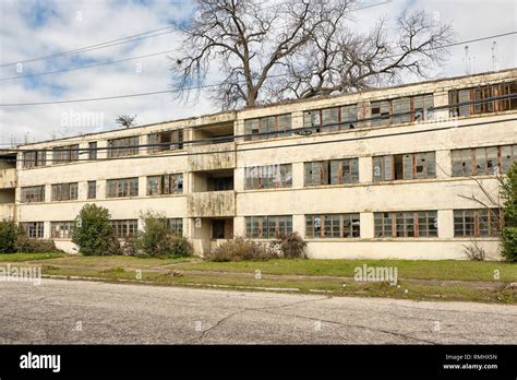 Broken Down Building Hi Res Stock Photography And Images Alamy