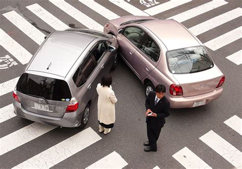 出車禍了，叫警察、找保險的sop是什麼？ 遠見雜誌