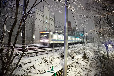 Train in the Snow in Tokyo – Tokyo Fashion News