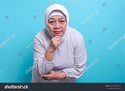 ภาพ ภาพสต็อก วัตถุ 3 มิติและเวกเตอร์เกี่ยวกับ 65 Years Old Woman Wearing Hijab 1 รายการ