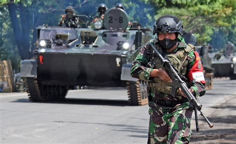 Libatkan Tank Marinir Latihan Operasi Pertempuran Di Kota Sidoarjo