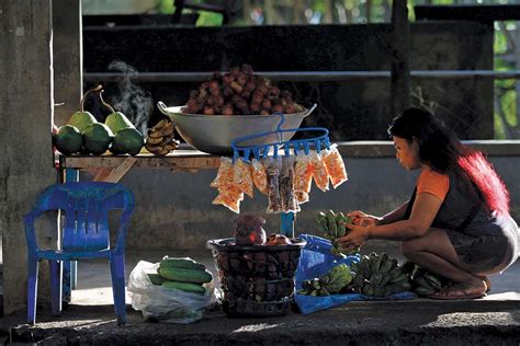 Her night market | Philippines Graphic