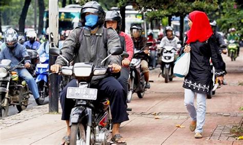 Trotoar Dilebarkan Untuk Pejalan Kaki Bukan Dijadikan Jalur Motor Fajar