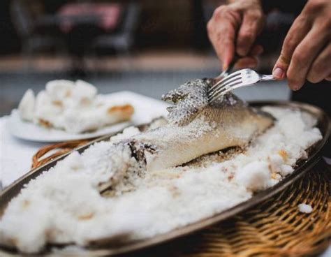 Branzino In Crosta Di Sale Un Mondo Di Sapori A Milano