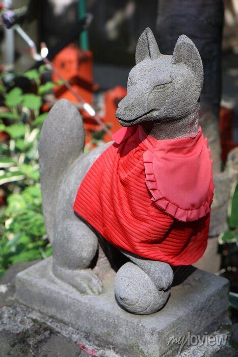 Fox Kitsune Statue In Fushimi Inari Taisha Shrine In Kyoto Cartazes