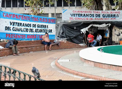 Protesta De Veteranos De La Guerra De Malvinas En Plaza De Mayo En Buenos Aires Argentina En