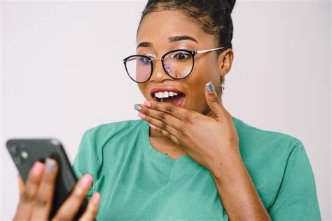 Premium Photo Young Surprised African Woman Holding Mobile Phone