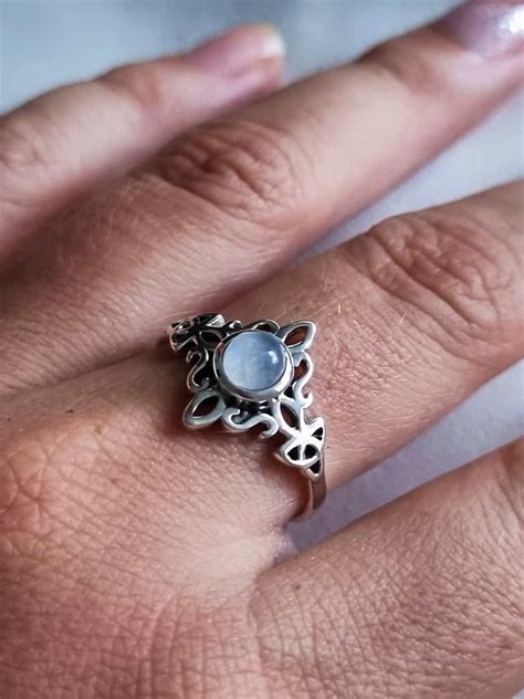 Anillo Nudo De Brujas Y Triqueta Piedra Luna Reyes Joyas