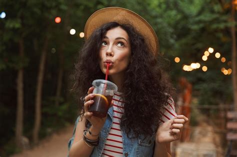 Premium Photo Dreaming Hispanic Woman With Curly Hair Wearing Straw