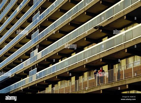 Housing Estate London Hi Res Stock Photography And Images Alamy