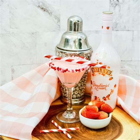 Baileys Strawberries And Cream Martini Cocktails And Appetizers