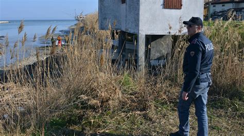 Cadavere Nel Fiume A Rimini Di Una Donna Di Anni