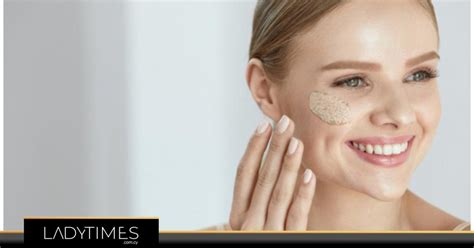 Σπιτικό scrub προσώπου με τρία απλά υλικά | Ladytimes