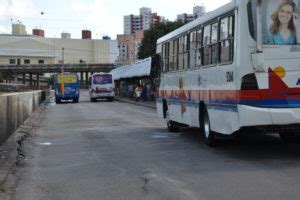 Passageiros de ônibus são assaltados por quatro homens em Aracaju O