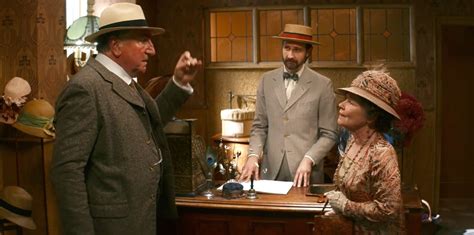 Carson gets help with his French in 'Downton Abbey: A New Era' clip ...