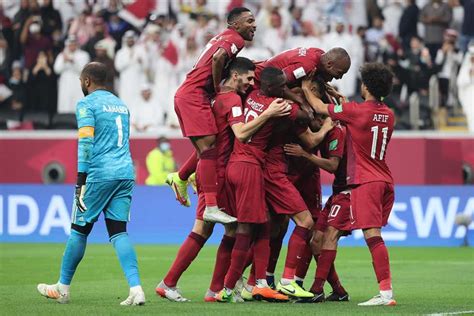 قطر تسحق الإمارات بخماسية وتحجز مكانها في نصف نهائي كأس العرب فيديو