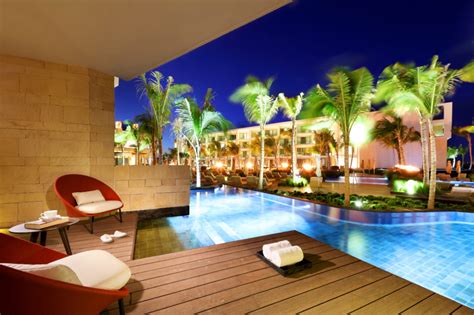 The Top 5 Best Swim up Rooms in Cancun - Troupe | The Group Travel Planning App