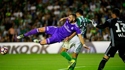 Liga Avec Varane Et Benzema Buteurs Le Real Madrid Se Balade Contre