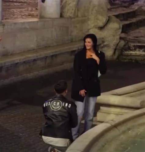 Dybala Si Sposa La Proposta Di Nozze Alla Fontana Di Trevi