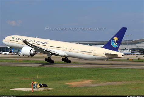 HZ AK18 Saudi Arabian Airlines Boeing 777 368 ER Photo By Ivan Liu