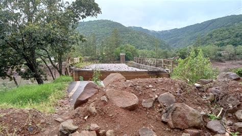 Enchentes reconstrução de ponte que desabou em meio a transmissão ao