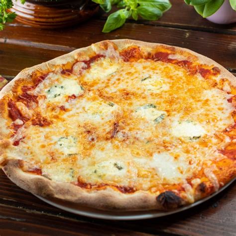 Pizza Quatro Formaggi Atelierul De Pizza Cluj