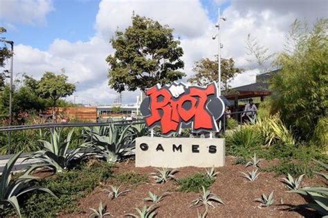 直击腾讯100收购的英雄联盟开发商riot Games总部，从细节感受那份对游戏的执着 知乎