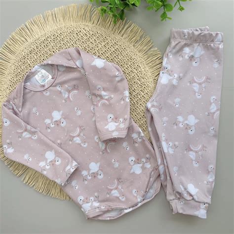 Conjunto Body Térmico Estampado Rosa Patinho Arco íris e Calça Térmica