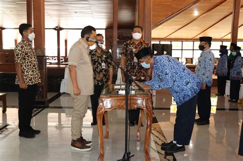 Bupati Lantik 64 Pejabat Administrator Pengawas Dan Kepala Sekolah